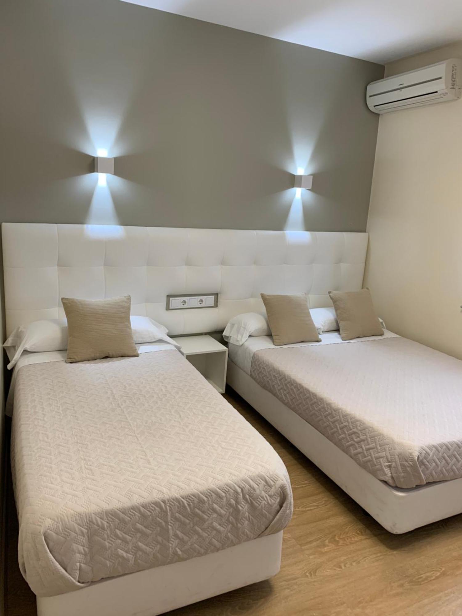 Hostal El Rocio パラクエジョス・デ・ハラマ エクステリア 写真